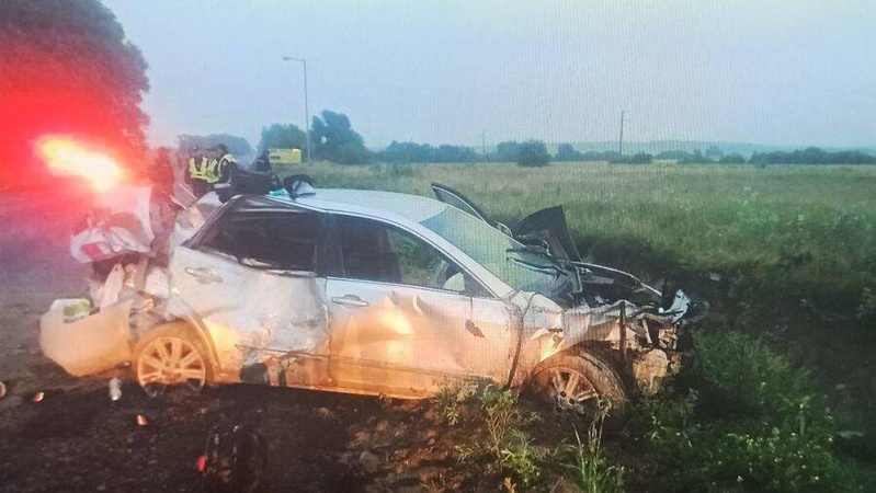 На Волині через «острівець» на дорозі розбилася автівка