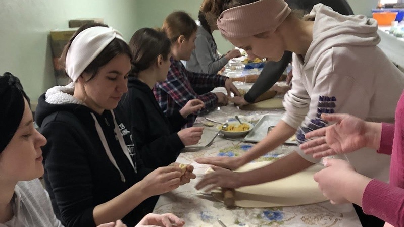 Діти з волинського села приготували на фронт сотні кілограмів їжі