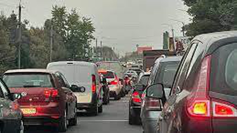 У центрі Луцька виник затор – проводять слідчий експеримент (відео)