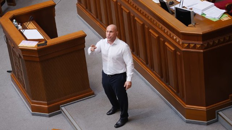 Кива каже, що його наукового керівника звільнили після захисту нардепа