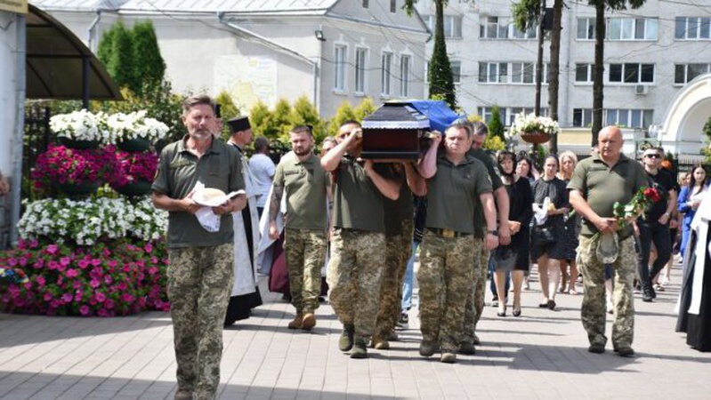 Лучани провели в останню дорогу Героя Олексія Ходирєва