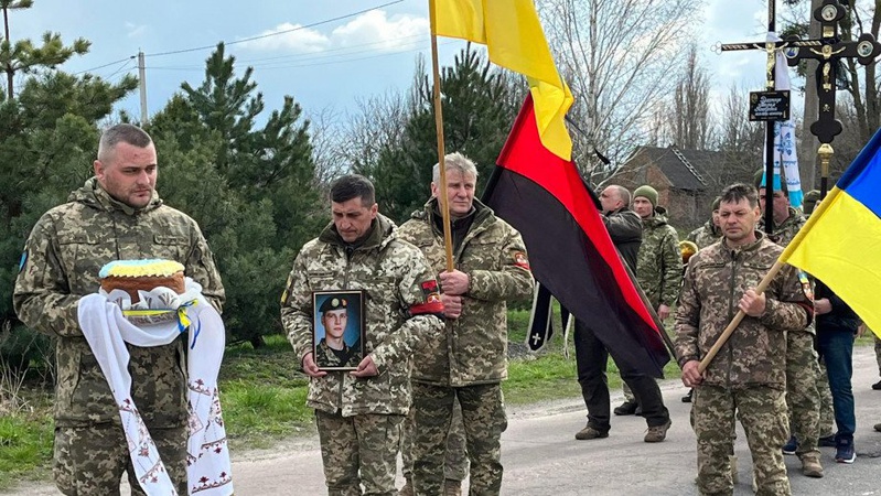 У Копачівській громаді провели в останню дорогу захисника України Вадима Дмитрука
