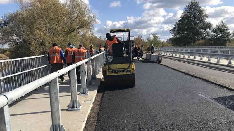 На Волині завершують ремонт 54-метрового мосту через річку