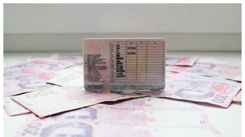 Поліція Волині встановлює осіб, які продали чоловікові підроблене посвідчення водія