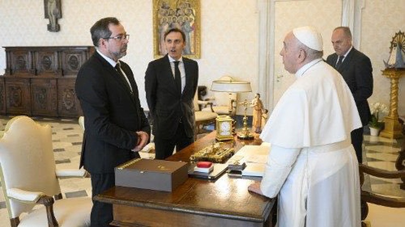 Папа Римський обговорив з українським послом можливий візит до Києва
