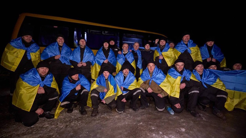 Україна повернула сотню людей з російського полону
