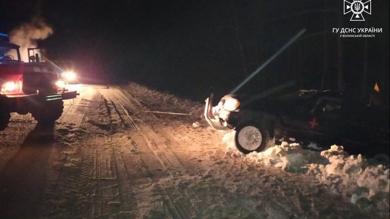 На Ковельщині у кювет злетів позашляховик волонтерів