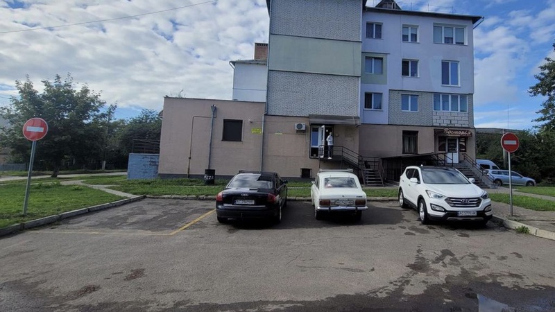 Волинянин скаржиться на незаконно встановленні знаки біля прибудинкової території