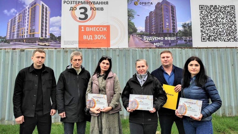 У Ковелі мер вручив сертифікати на квартири дружинам військових