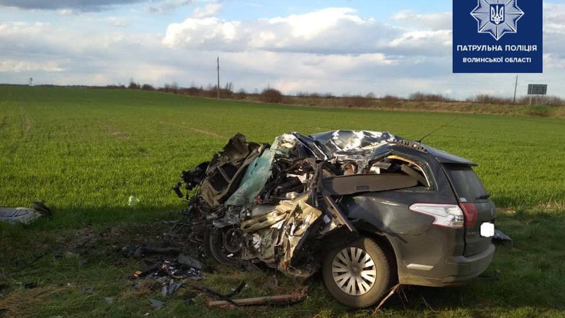 Зіткнення легковика та вантажівки: у поліції розповіли деталі смертельної аварії на Ковельщині