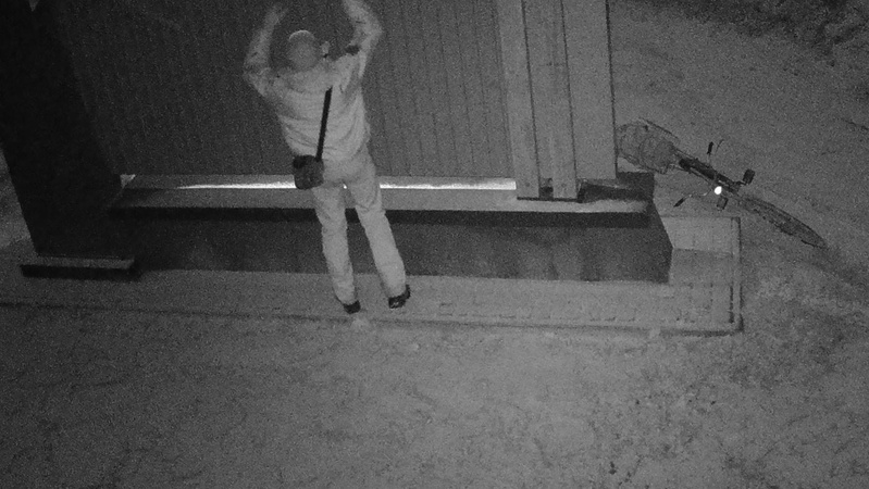 У лісництві на Волині чоловік поцупив підсвітку із в’їзного знака. ФОТО. ВІДЕО