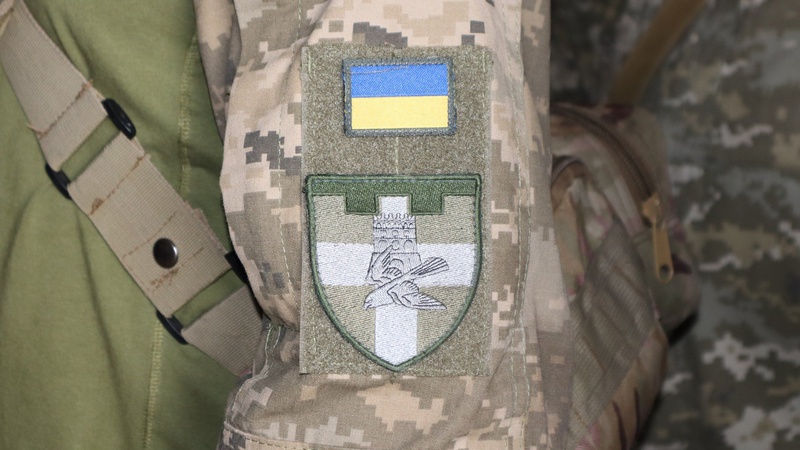 Артилеристи 100 обр ТрО ефектно привітали школярів та студентів. ВІДЕО