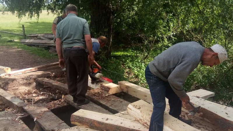 Працювали у поті чола: на Волині жителі громади самостійно відремонтували паромні переправи