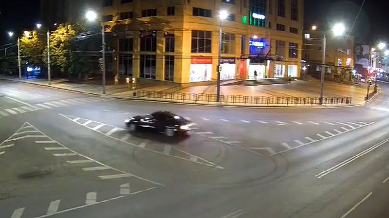 У Луцьку водій «Мерседеса» влаштував нічний дрифт