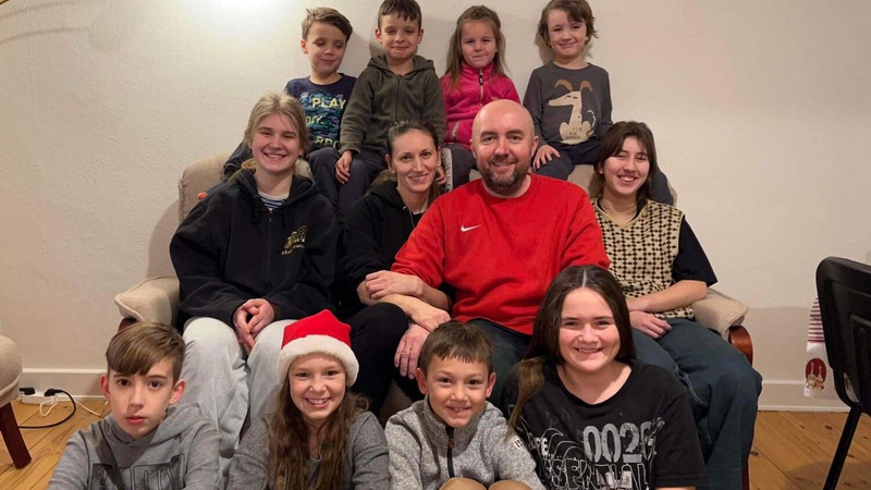 У Луцьку багатодітне подружжя під час війни усиновило п'ятеро малят