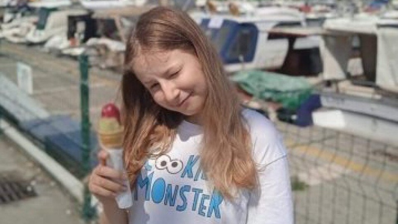 Юній волинянці збирають гроші на складну операцію