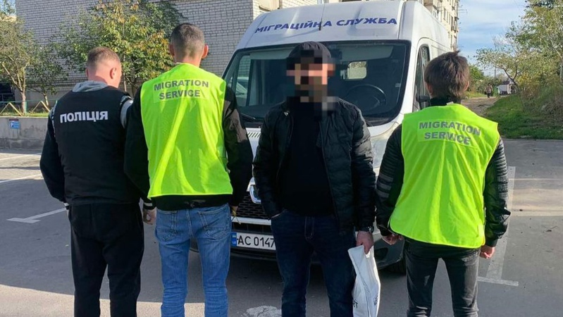 У Луцьку затримали іноземця-нелегала та повернули його на батьківщину
