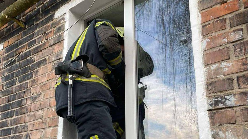 На Волині бабуся стала заручницею власної оселі: рідні викликали рятувальників