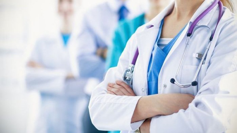 У Нововолинській лікарні жінці видалили камінь без жодного надрізу