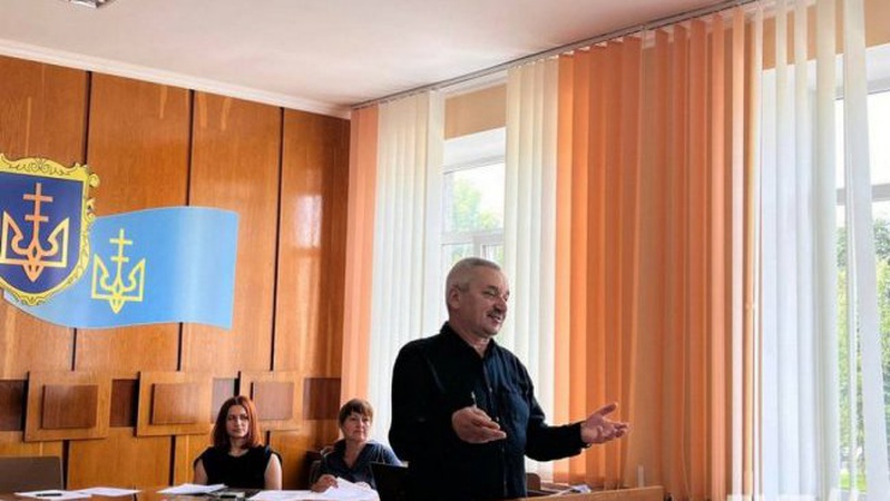 Троє депутатів райради на Волині склали повноваження