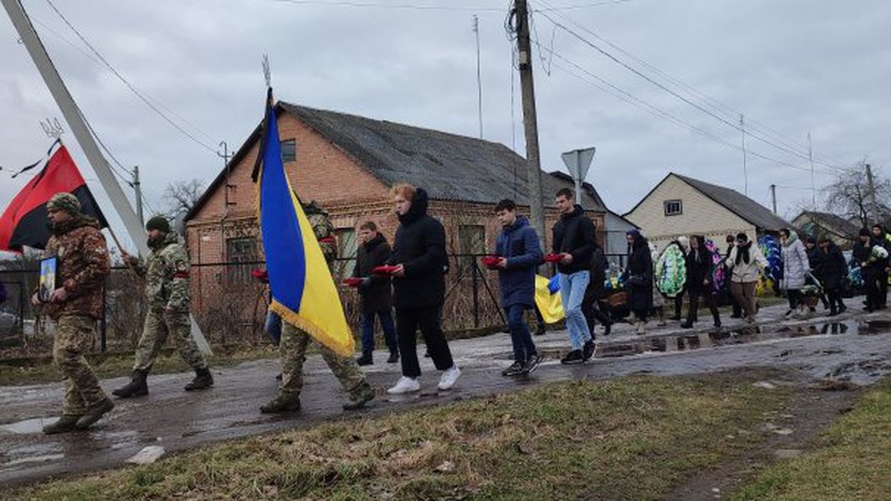 «147 діб боровся за життя після поранення»: у Ківерцях попрощалися із Героєм Євгенієм Солоненком