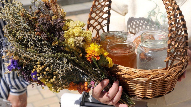 Медовий Спас, або Маковія: як відзначати і що покласти в кошик