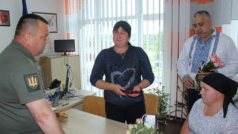 На Волині посмертно нагородили рідних загиблих на війні Героїв Богдана Лебедя та Юрія Лукашука