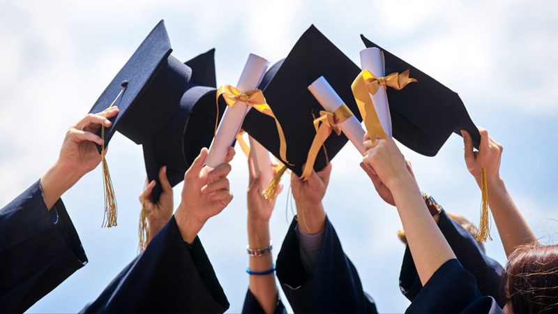 Уряд Польщі спростив вступ до вишів для українців