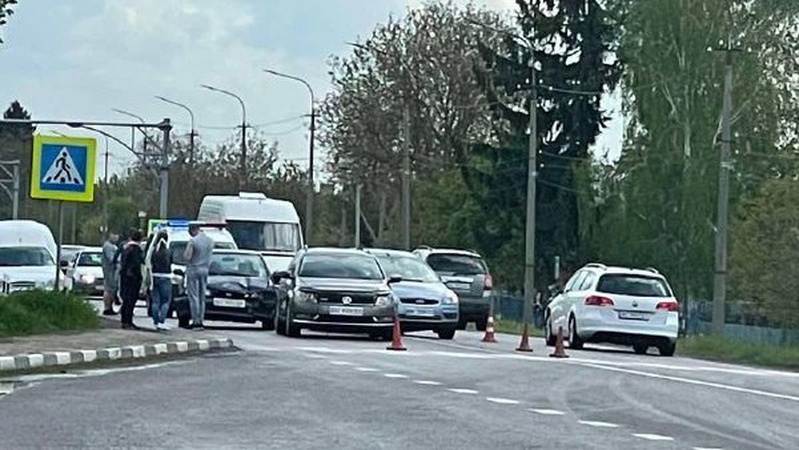 У селі поблизу Луцька зіткнулись три автівки