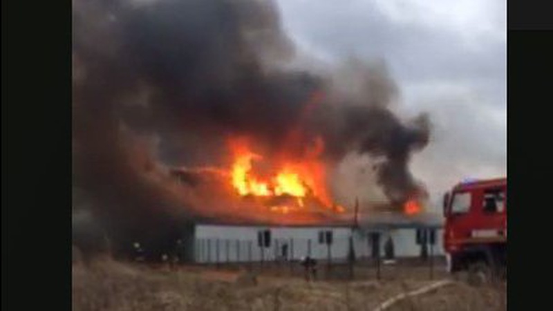 Неподалік Луцька горить склад підприємства. ВІДЕО