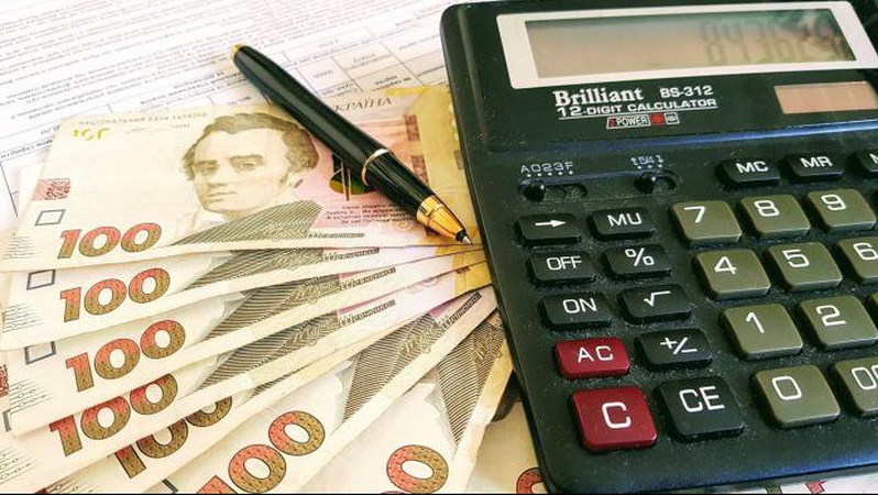 В Україні хочуть ввести новий податок на покупки: хто і за що платитиме