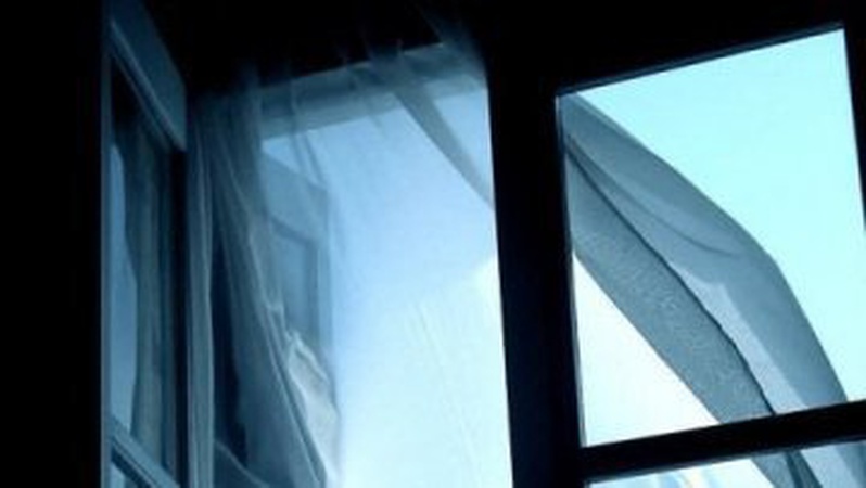 У Луцьку з вікна 6-го поверху випала людина