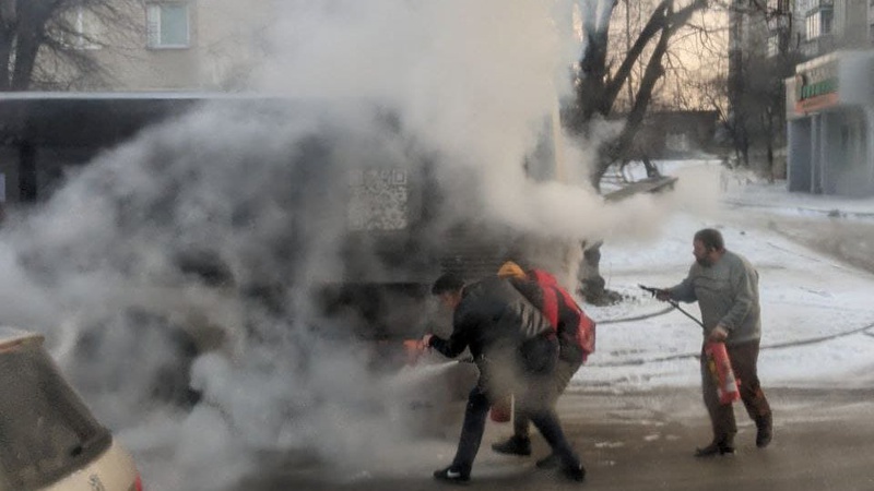 У Луцьку під час руху раптово задимілася нова маршрутка