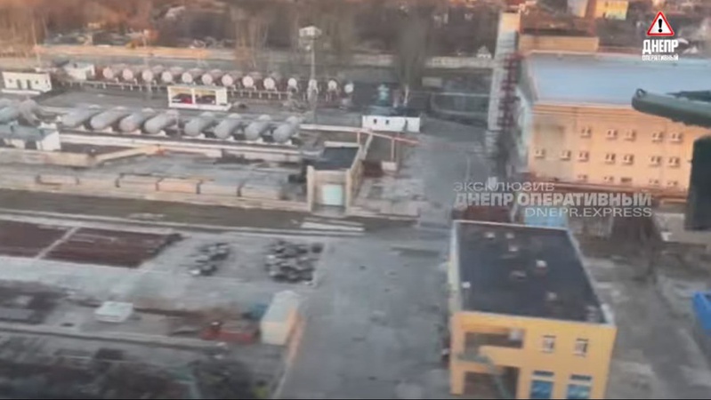 Сім разів проривалися до захисників «Азовсталі»: показали ексклюзивні кадри бойових вильотів українських пілотів на «Азовсталь»