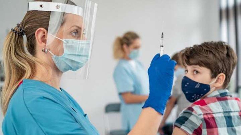 МОЗ України готується до Covid-вакцинації підлітків