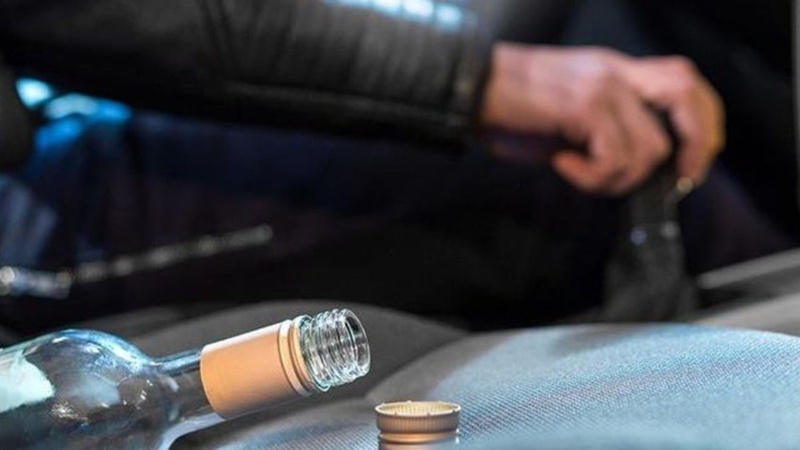 Алкотестер зашкалює: в Луцьку водій напідпитку в’їхав в чуже авто