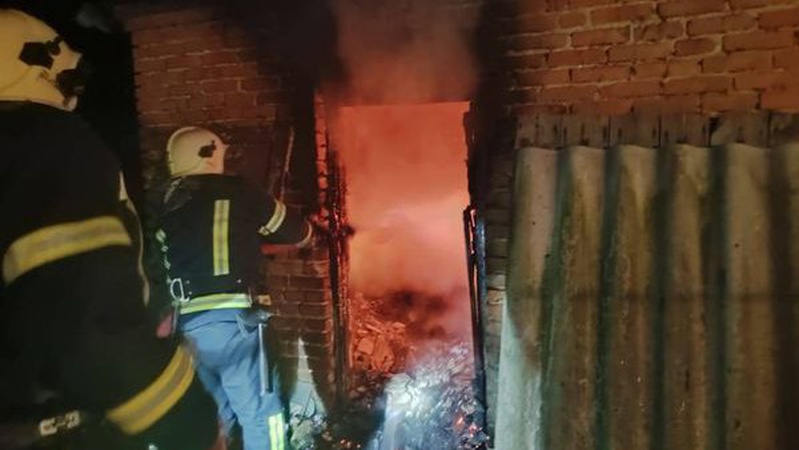 Волинські рятиувальники вранці ліквідували пожежу