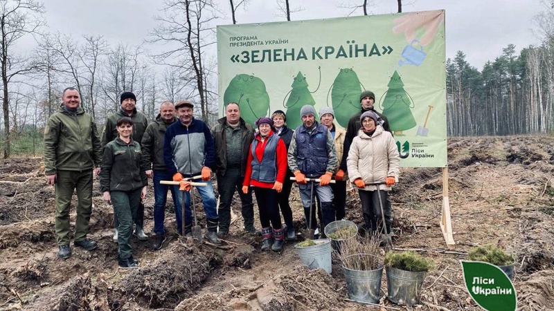 На Ратнівщині висадили майже п’ять тисяч сіянців сосни та дуба