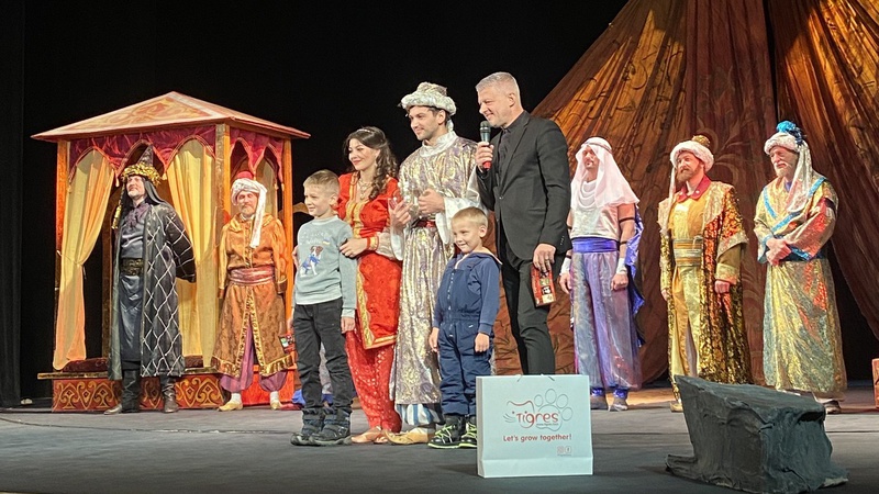 Волинський драмтеатр щонеділі розігруватиме подарунки для дітей