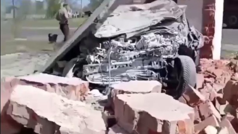 Смертельна ДТП на Волині: автомобіль на швидкості влетів у зупинку