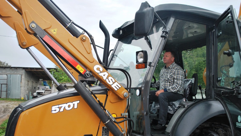 Новенький екскаватор-навантажувач поповнив парк спецтехніки Горохівської громади