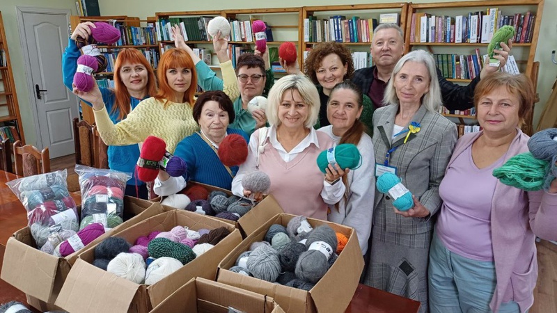 Волинянки зв’язали понад чотири сотні пар шкарпеток для воїнів ЗСУ