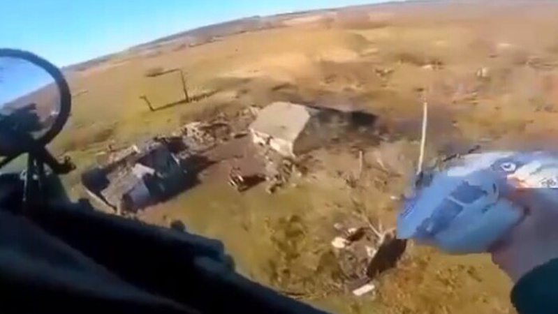 Українські пілоти скинули подарунок дівчинці, яка постійно їх вітала на бойових вильотах