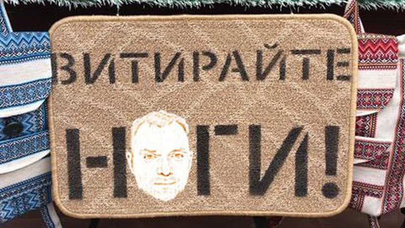 Арестович наплів, нібито ракету в Дніпрі збила ППО, а потім дав задню