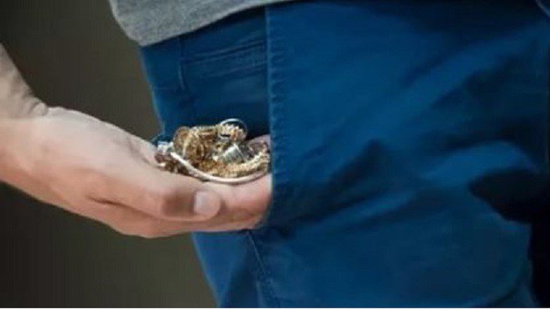 У Луцьку онук пограбував свою бабцю