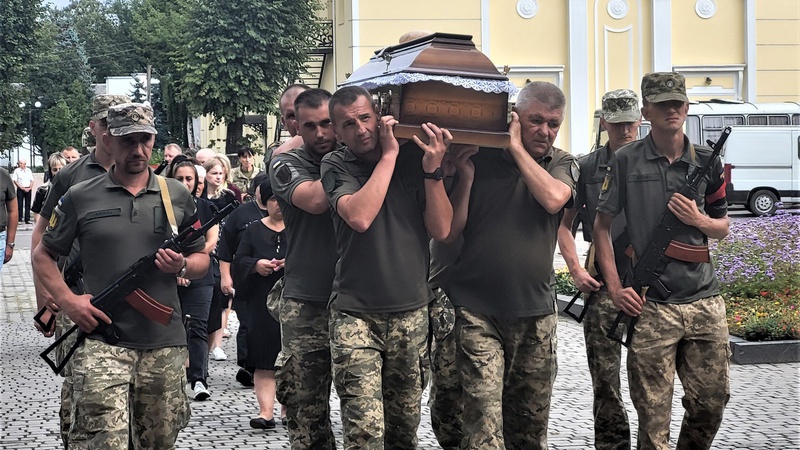 У Ковелі попрощалися із військовим Русланом Війтиком