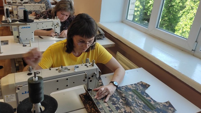 У Луцькому центрі профтехнічної освіти шиють військову амуніцію