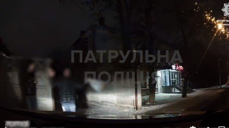 Патрульні показали відео порушення ПДР пішоходами