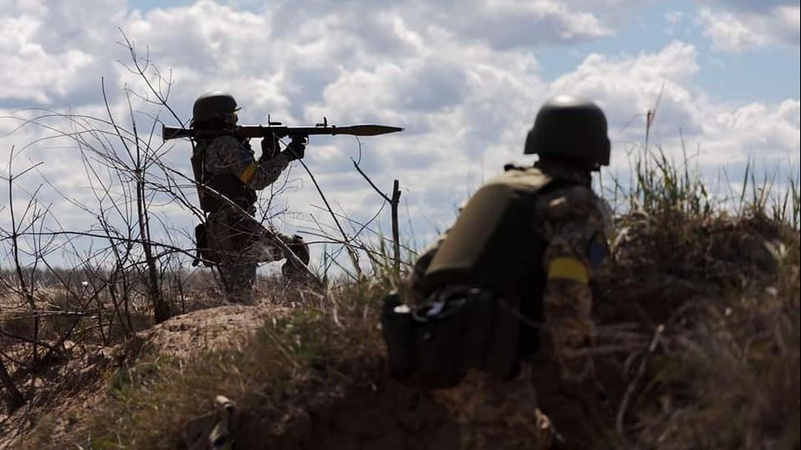 Українські захисники відбили три штурми ворога на сході, ворог закріплюється на околицях Семигір’я, – Генштаб