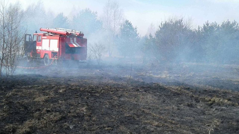 Навколо Луцька знову палили суху траву і сміття